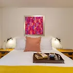 Comfy Apartment With Leafy Views By Tasman
