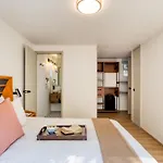 Comfy Apartment With Leafy Views By Tasman