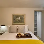 Comfy Apartment With Leafy Views By Tasman